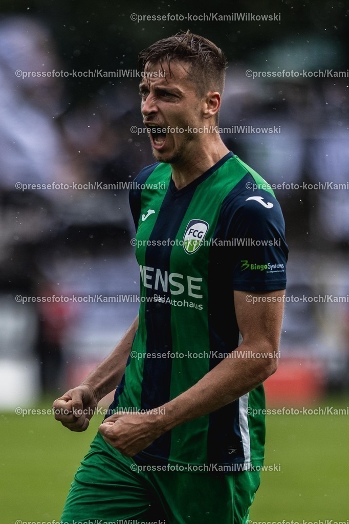 xkwi02082501062 | 02.08.2025, xkwix, Fußball, Regionalliga West, FC Gütersloh - 1. FC Bocholt, Ohlendorf Stadion im Heidewald: Torjubel nach dem Tor zum 5:3 durch Patrik Twardzik ( FC Gütersloh #18 ) 