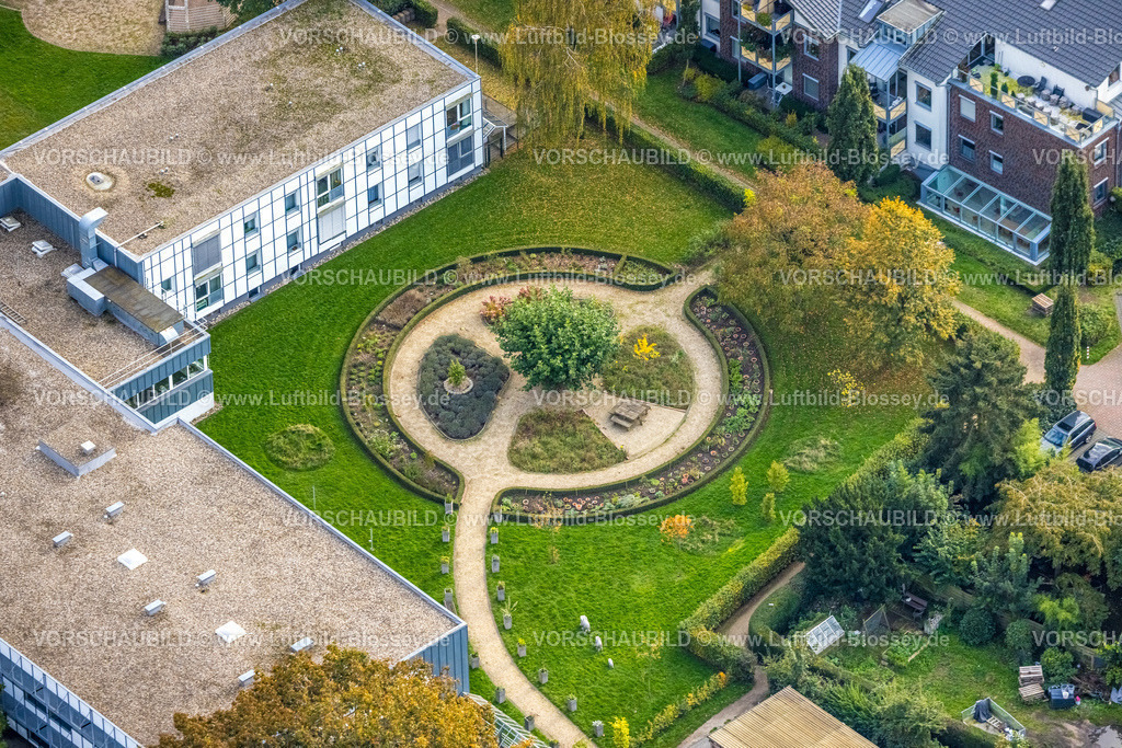 Emmerich241010692 | Luftbild, Park und kreisförmige Gartenanlage am St. Martinus-Stift Wohnen und Leben im Alter, Elten, Emmerich am Rhein, Niederrhein, Nordrhein-Westfalen, Deutschland