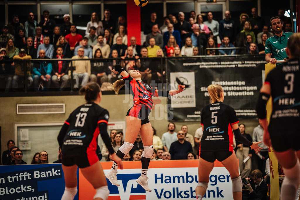 Volleyball | Frauen | Saison 2025/2026 | Volleyball Bundesliga | ETV Hamburger Volksbank Volleys vs. USC Münster | 22.01.2026 | Fiona Dittmann (#14, ETV Hamburger Volksbank Volleys) beim Angriff