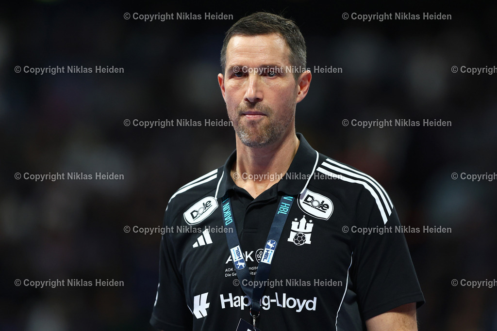 NH_HSVHamburg_FüchseBerlin_HandballBundesliga_23122025 | Torsten Jansen (Trainer, Handball Sport Verein Hamburg)Handball I Herren I Bundesliga (Daikin HBL) I Saison 2025-2026 I 24. Spieltag I Handball Sport Verein Hamburg - Füchse Berlin I 23.12.2025 I Barclays Arena