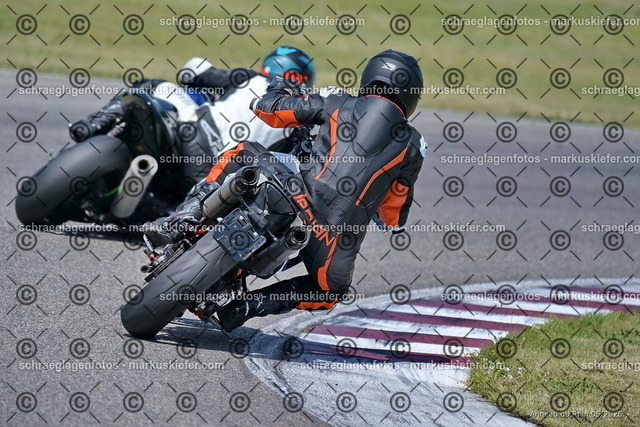 26BT02-1896 | markuskiefer.com - Realisiert mit Pictrs.com