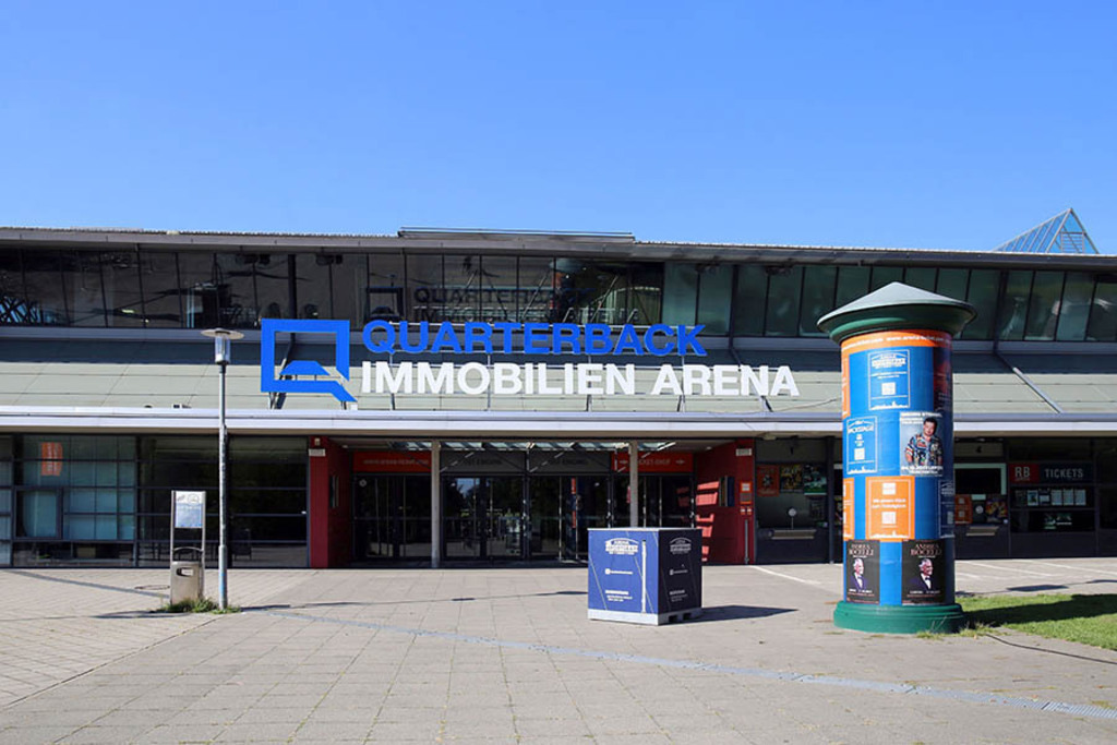 Foto: Leipzig - Arena Leipzig | Das Team hinter BILDLEXIKON LEIPZIG bündelt historische wie aktuelle Informationen über die Stadt Leipzig in Text und Bild auf einer Plattform und stellt diese der interessierten Öffentlichkeit zur Verfügung.