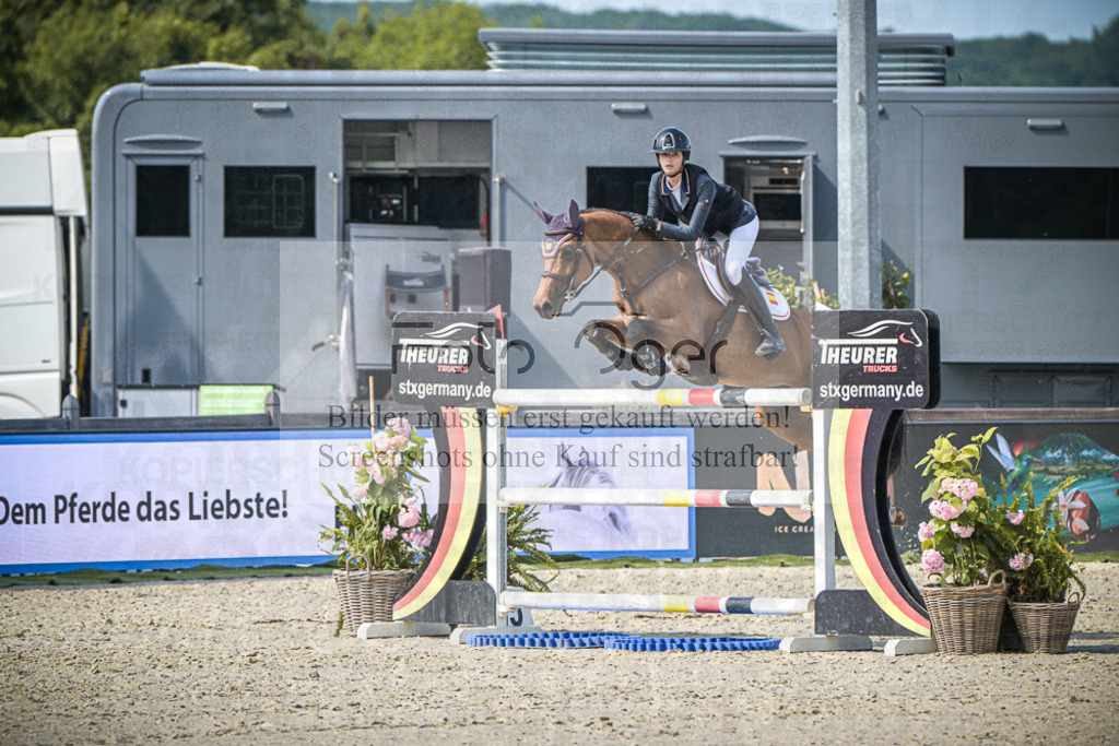 DOS_7229 | Entdecke hochwertige Reitturnierfotos von Foto Oger. Professionell, emotional und authentisch – jetzt Lieblingsmomente im Shop bestellen.Deutschlandweite Turnierfotografie. - Realisiert mit Pictrs.com