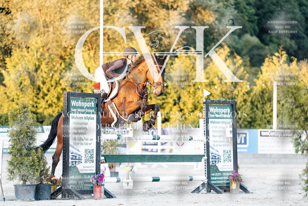 CK901242 | Turnierfotografie Pferdefotografie Trier Rheinland-Pfalz Pferdesport Reitsport Tierfotografie Sportfotografie Pferdevideo Pferdevideografie Equestrianvideography equestrianphotography  - Realisiert mit Pictrs.com