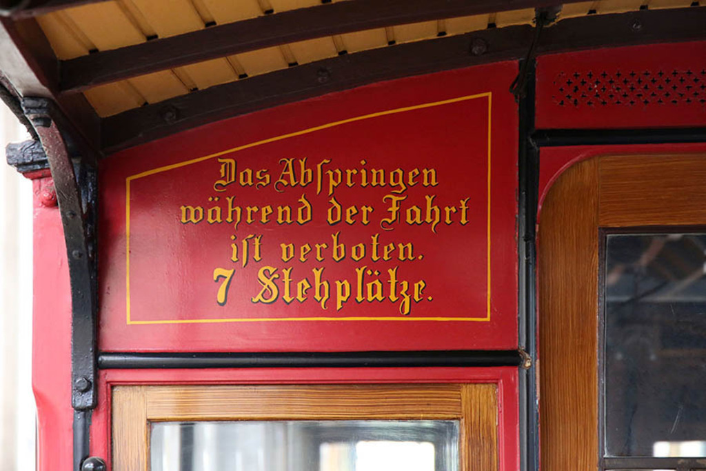 Straßenbahnmuseum Leipzig | Entdecke über 20 Kategorien Leipzig-Motive: Foto-Downloads, hochwertige Poster, Leinwand- & Fine-Art-Prints. Jetzt Lieblingsfoto im Bildlexikon Leipzig Shop bestellen!