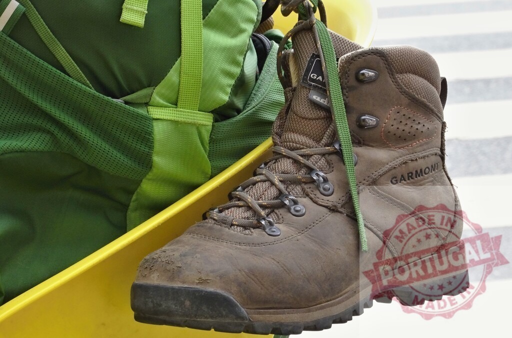 GARMONT hiking boot drying with green backpack | GARMONT hiking boot and green backpack drying after an outdoor adventure - Realized with Pictrs.com