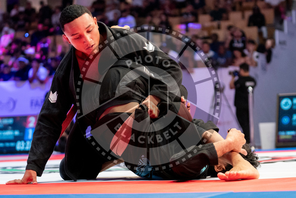 20231108PBB1067 | Fighters compete during the AJP World Professional Championship in the Mubadala Arena in Abu Dhabi, Arab United Emirates, on November 8, 2023.