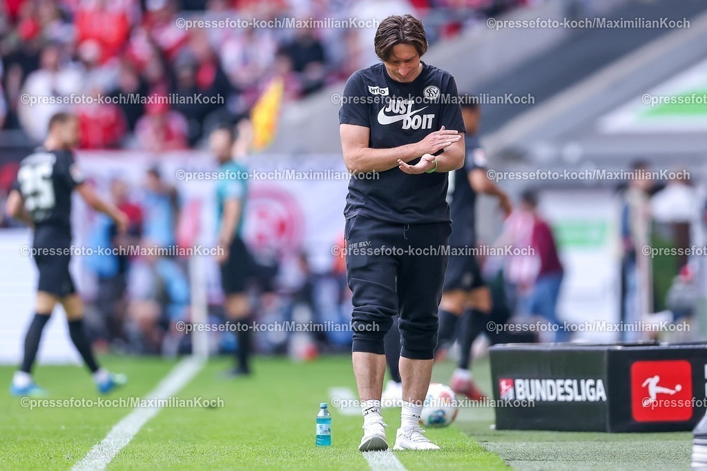 F9510052601013 | 10.05.2026, Fußball, Fortuna Düsseldorf - SV 07 Elversberg, 2. Fußball Bundesliga, Herren, Merkur Spiel-Arena, 33. Spieltag, Saison 2025 2026: Cheftrainer Vincent Wagner (Elversberg #hc) gestikulierend am Spielfeldrand   DFB regulations prohibit any use of photographs as image sequences and or quasi-video.