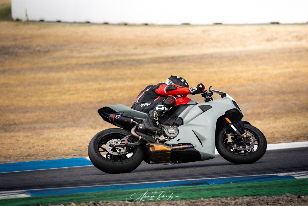 Ducati Trackday Hockenheimring 2026 | Entdecken Sie die faszinierende Welt von Alexander Tschuncky Arts: Kreative Fotografie, atemberaubende Automobilkunst und hochwertiger Bilderdruck. Lassen Sie sich inspirieren! - Realisiert mit Pictrs.com