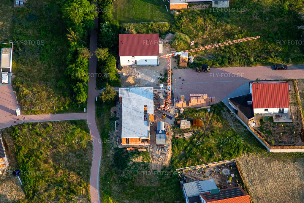 Luftbild: Neubaugebiet Fliederweg in Kandel im Bundesland Rheinland-Pfalz in Deutschland. Foto: IMG_136285.jpg vom 07.06.2023 durch Werner Riehm/FLY-FOTO.de