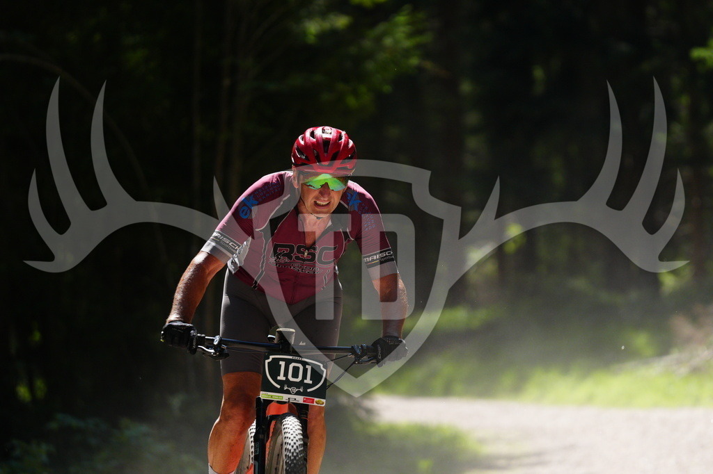 FC605535 | Fotogalerie der Treibjagd im Dunkelwald - Dein MTB Etappenrennen im Erzgebirge - Realisiert mit Pictrs.com