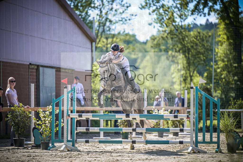 DOS_2327 | Entdecke hochwertige Reitturnierfotos von Foto Oger. Professionell, emotional und authentisch – jetzt Lieblingsmomente im Shop bestellen.Deutschlandweite Turnierfotografie. - Realisiert mit Pictrs.com