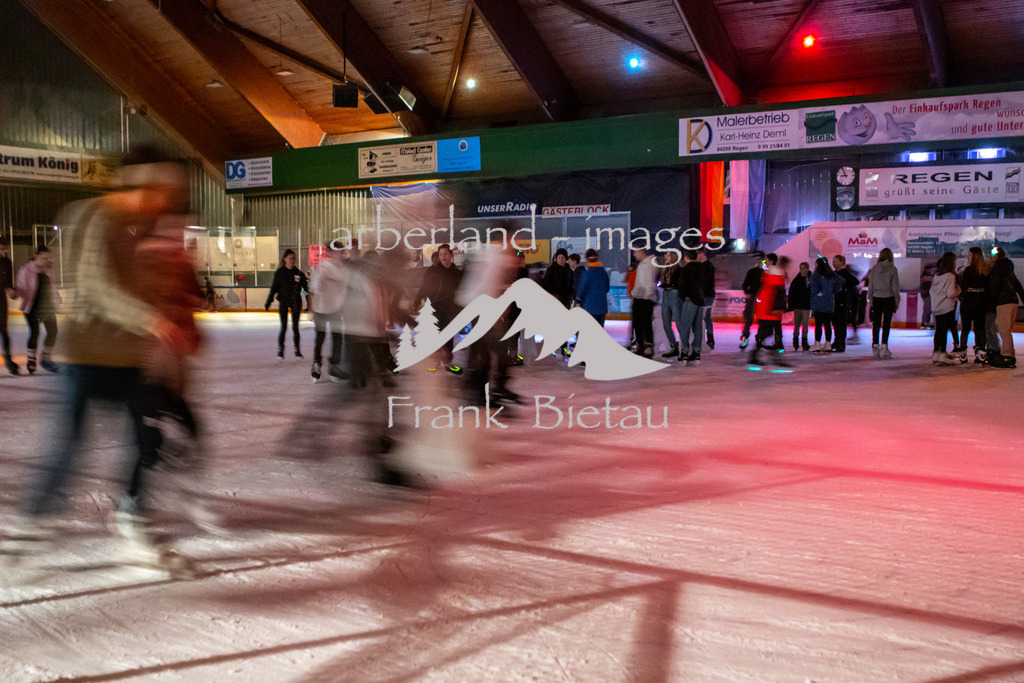 OE7A0877 | Disco-Eislauf / Öffentlicher Eislauf in der Eissporthalle Regen