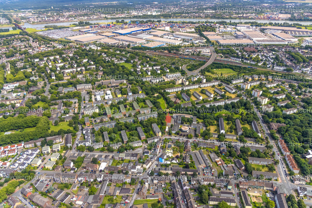 Duisburg240704556-West | Luftbild, Duisburg-West, Gesamtansicht Ortsteil Rheinhausen mit Blick zum duisport logport I (Eins) und zum Fluss Rhein, in der Stadtmitte die Lise-Meitner-Gesamtschule, Wohngebiet mit Reihenhäusern, Rheinhausen-Mitte, Duisburg, Ruhrgebiet, Nordrhein-Westfalen, Deutschland