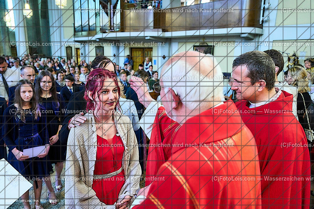 ALP2391_Pfarrfirmung Wieselburg_Sakrament der Firmung | (C)FotoLois.com, Alois Spandl, Pfarrfirmung in Wieselburg mit Firmspender Eduard Gruber (ehemaliger Generalvikar der Diözese St. Pölten), Sa 3. Juni 2023.