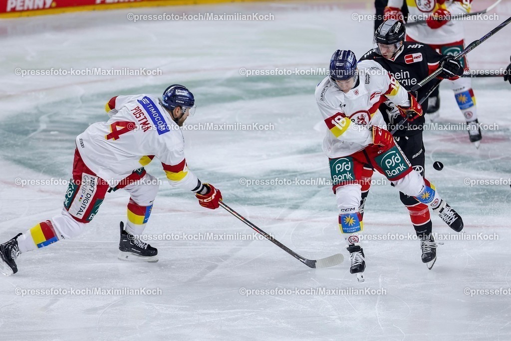 KEC16022501015 | 16.02.2025, Eishockey, DEL, Kölner Haie - Düsseldorfer EG, Lanxess-Arena Köln: Paul Postma (DEG #4) beim Schuss neben Laurin Braun (DEG #20) im Zweikampf 