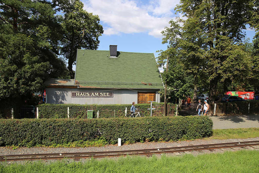 Foto: Leipzig - Auensee | Das Team hinter BILDLEXIKON LEIPZIG bündelt historische wie aktuelle Informationen über die Stadt Leipzig in Text und Bild auf einer Plattform und stellt diese der interessierten Öffentlichkeit zur Verfügung.