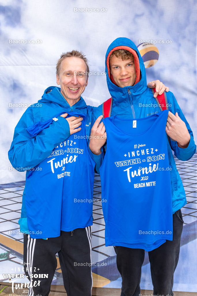 2022-00063162-Vater-Sohn-Turnier-Teamfotos-2 | 26.05.2022; Berlin Foto: Gerold Rebsch - www.beachpics.de