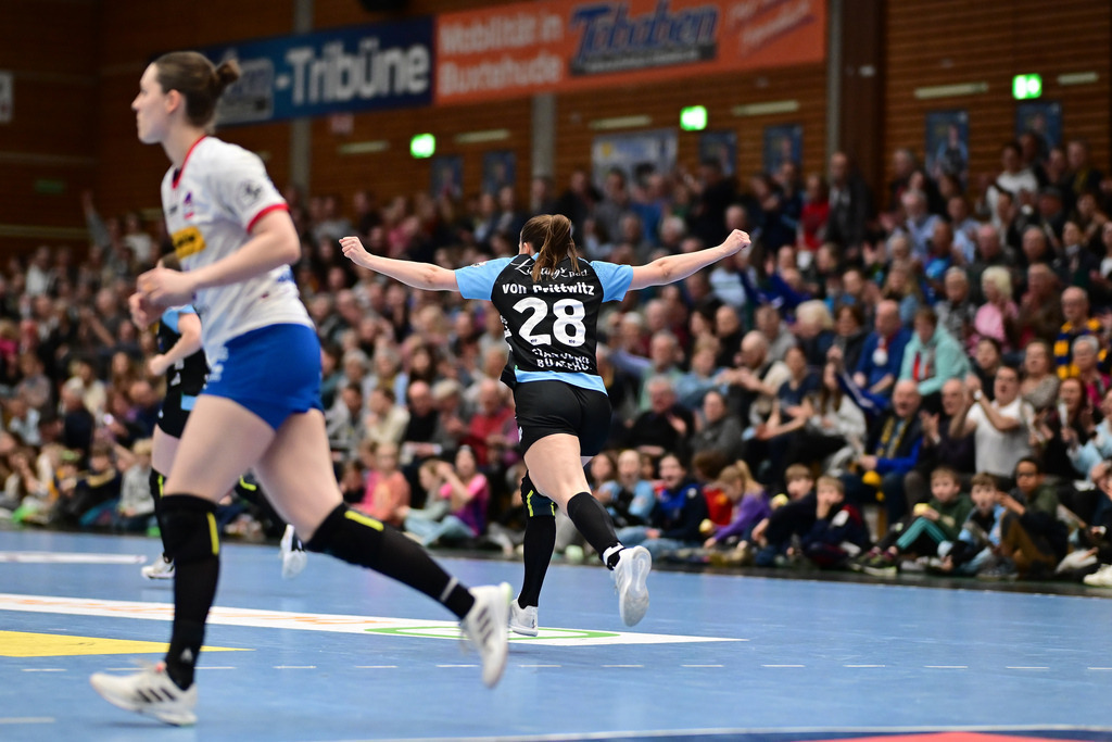 Handball I Frauen I Saison 2024-2025 I 1. HBF I 19. Spieltag I Buxtehuder SV - HSG Blomberg-Lippe I 24965 | Der Sportfotograf. - Realisiert mit Pictrs.com