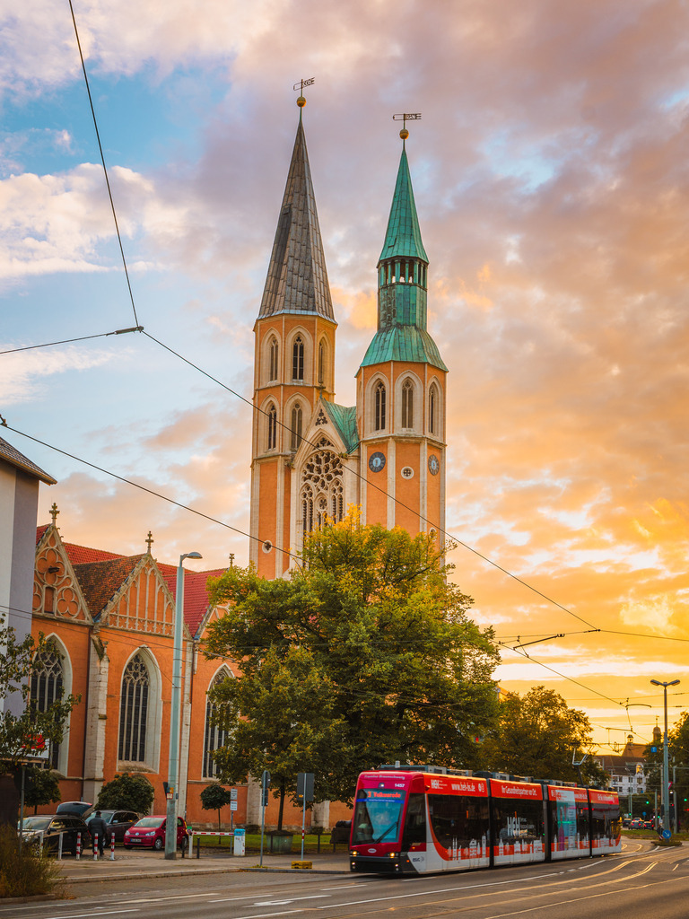 St. Katharinen | Entdecke exklusive Fotokunst aus Braunschweig: Bildband, Leinwände, Postkarten, Kalender, digitale Downloads & Bildlizenzen. Jetzt im offiziellen Beautiful Braunschweig Shop! - Realisiert mit Pictrs.com