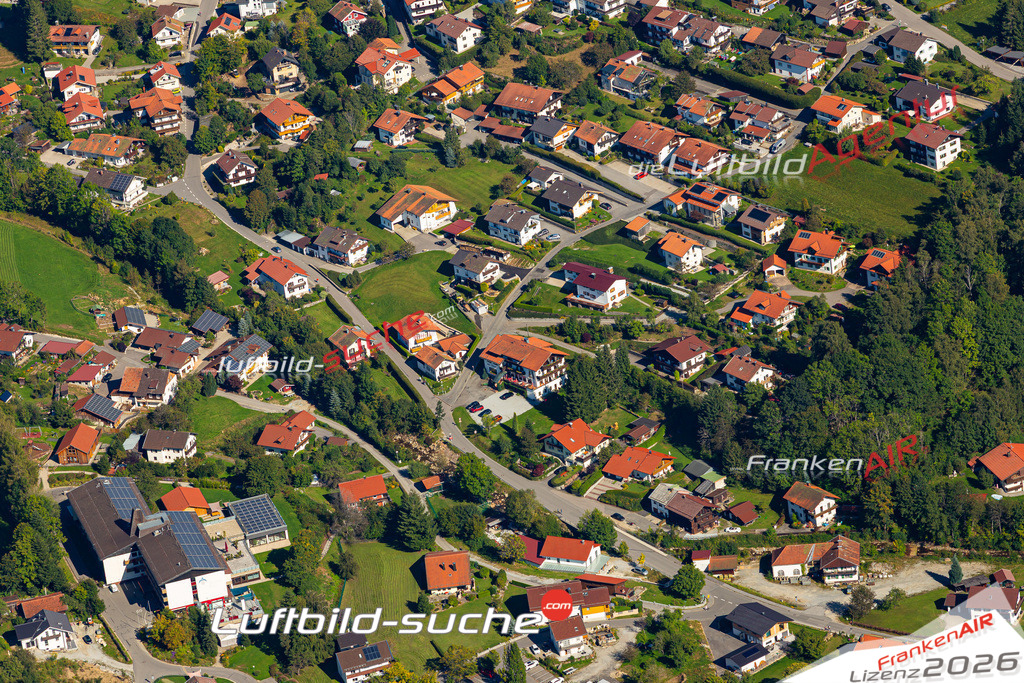 Das Luftbild der Stadt Bodenmais wurde 2021 vom Flugzeug heraus erstellt (keine Drohne) Aufnahmehöhe ca.450 Meter- hohe Bildauflösung und Druck-Qualität garantiert!