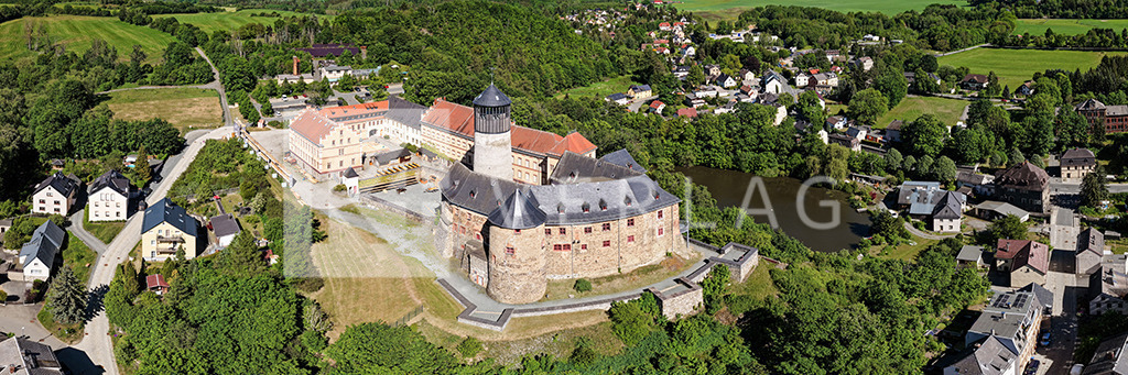 Voigtsberg-Panorama-Luftbild-DJI_0019_D | Luftaufnahme des historischen Schloßes Voigtsberg in Oelsnitz im Vogtland - Realisiert mit Pictrs.com