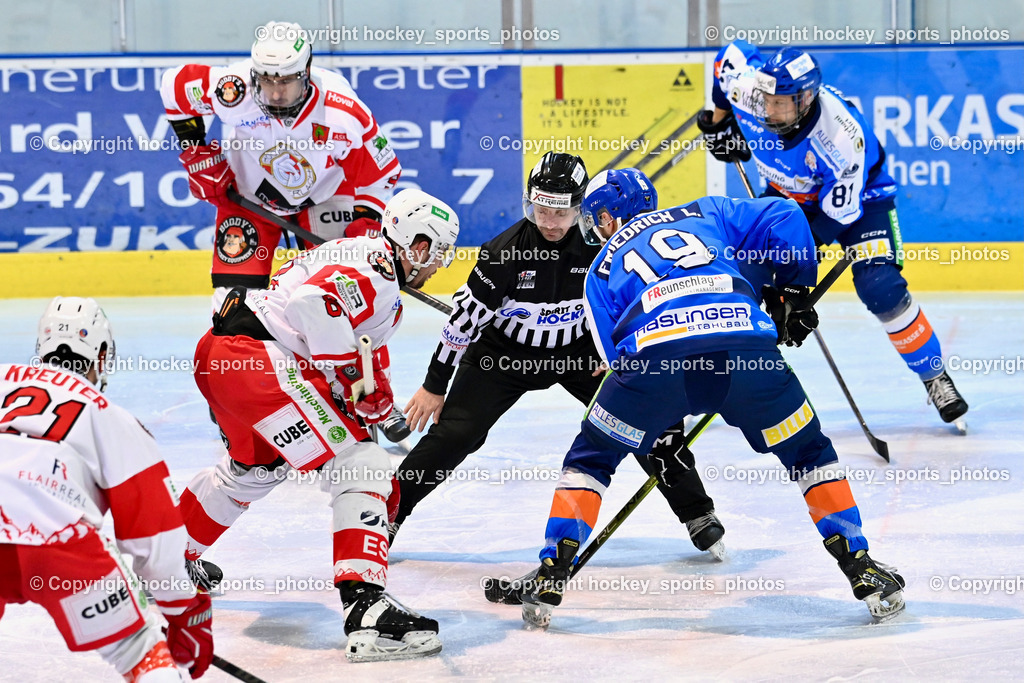 ESC Sparkasse Steindorf vs. ESV Ferlach | Holzer Daniel Referee, #19 Friedrich Lukas ESC Steindorf, ESC Sparkasse Steindorf vs. ESV Ferlach, ESC Sparkasse Steindorf vs. ESV Ferlach am 22.02.2026 in Steindorf  (Ossiachersee Halle ), Austria, (Photo by Bernd Stefan)