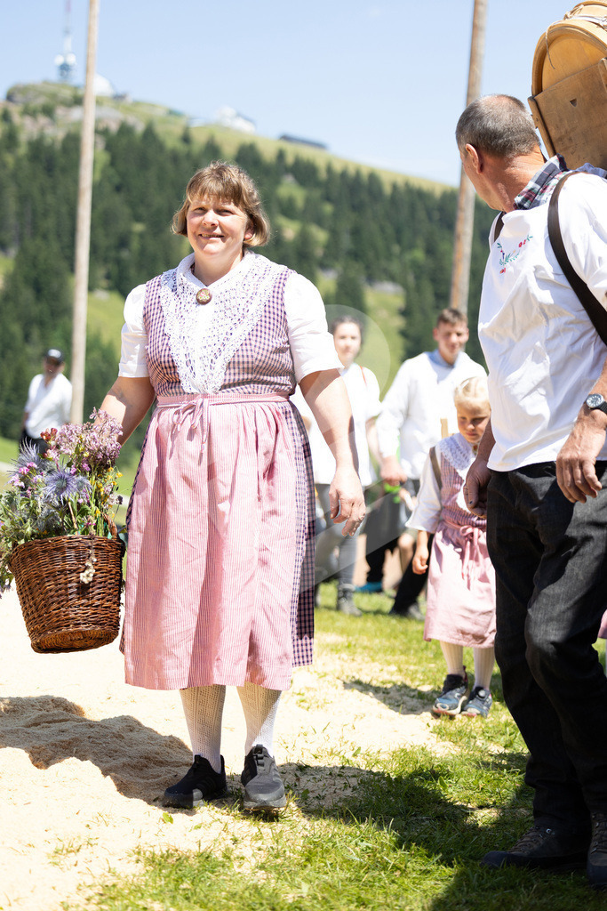 Rigi2025_2122 | Die Schwinger des Schwyzer Kantonalen Schwingerverbandes: Fotos, die Dynamik und Leidenschaft festhalten, sowie emotionale Momente aus dem traditionellen Schwingsport zeigen. - Realisiert mit Pictrs.com