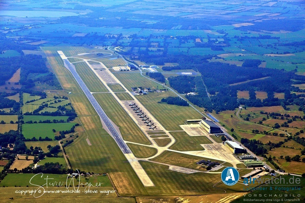 fliegerhorst-hohn-airwatch-wagner_MG_0904 | Entdecken Sie atemberaubende Luftbilder und Fotografien auf airwatch.de - Tauchen Sie ein in eine Welt voller faszinierender Aufnahmen aus der Vogelperspektive.