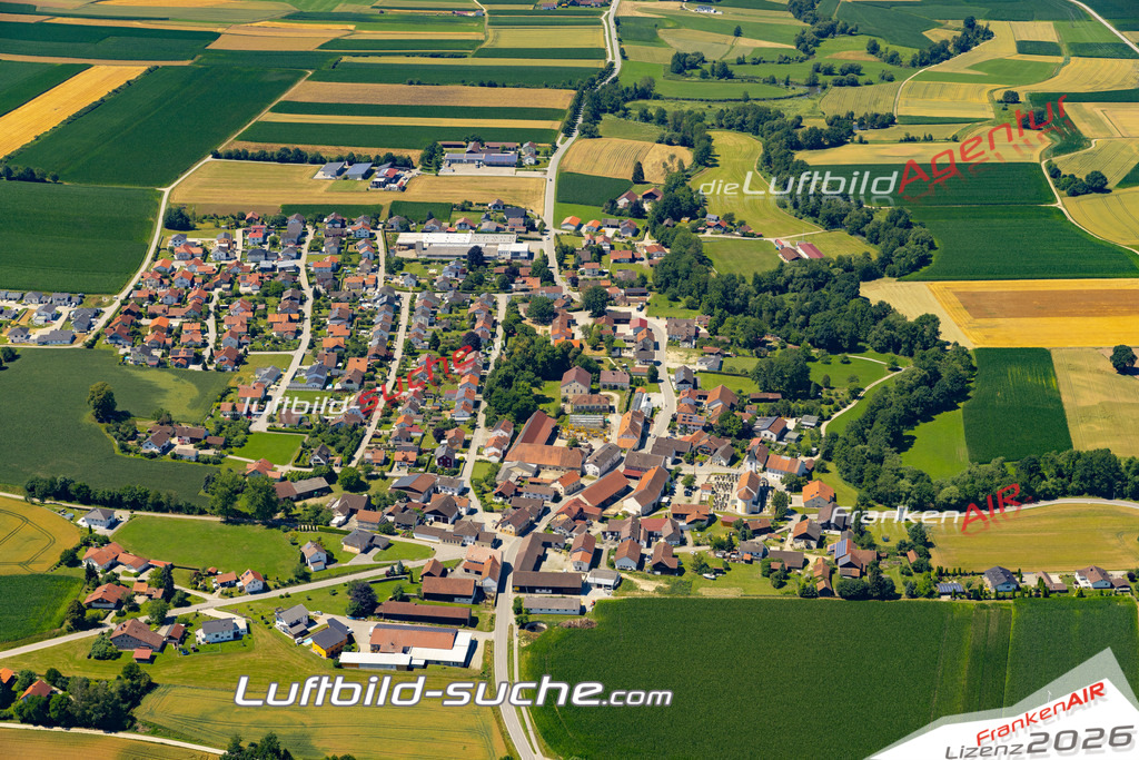 Aktuelles Luftbild von Münchsdorf Roßbach - Die Luftaufnahme wurde 2022 mittels UL-Flugzeug erstellt ( keine Drohne ) - hochauflösende Kamera-Systeme von  Canon -Beste Qualität - Für grossformatige Ausdrucke geeignet. Die Geschenkidee !