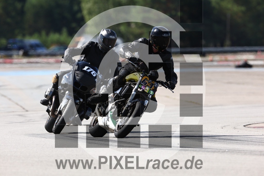 0176-20240707_05035 | Schöne Erinnerungen an spannende Momente - das festzuhalten ist unser Job. PIXELrace.de ist seit 2003 auf den Rennstrecken Europas unterwegs um die Action draußen beim Fahren und die wunderbare Stimmung imm Fahrerlager für euch einzufangen.