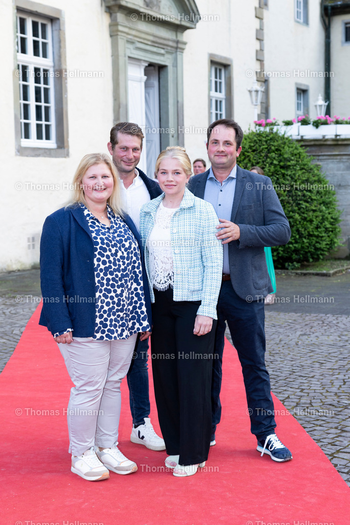 TH_Schlossempfang_19257 | Longines Balve Optimum 2024 am 07.06.24 in Balve, Schloss Wocklum, Thomas Hellmann, Schlossempfang