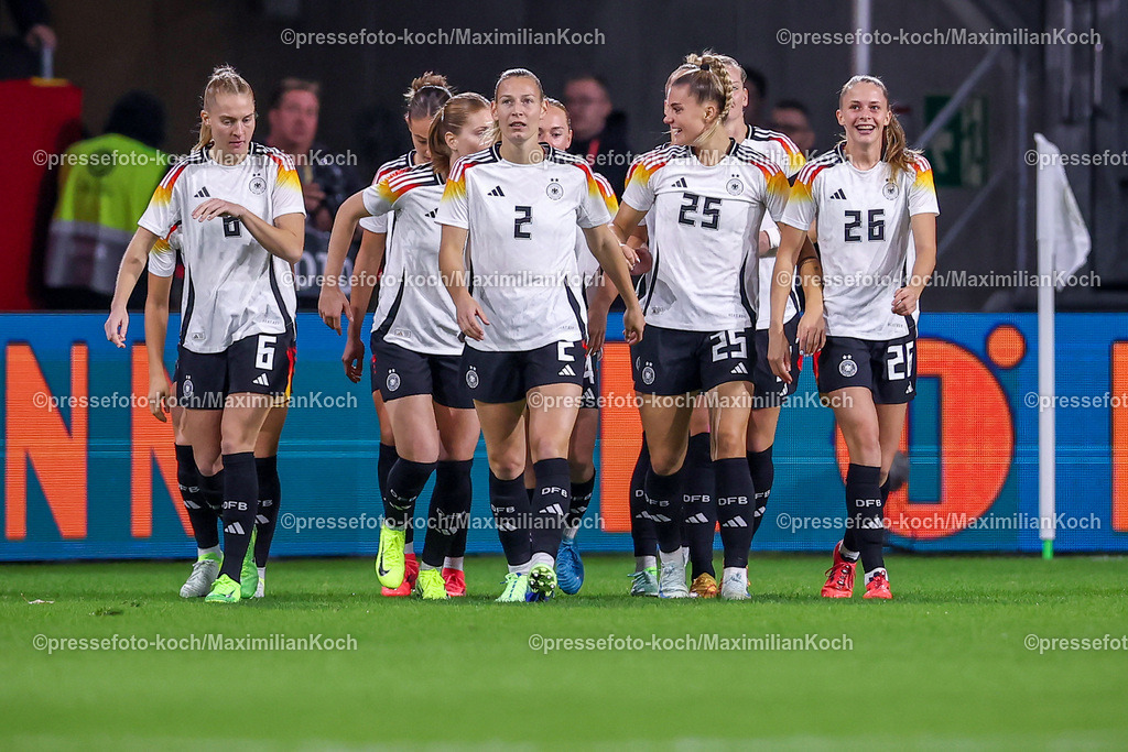 DFB28102401008 | 28.10.2024, Fußball Länderspiel Frauen, Deutschland - Australien, Schauindland-Reisen-Arena Duisburg, Saison 2024 2025: Torjubel nach dem 1:0 durch Selina Cerci (GER #25)
