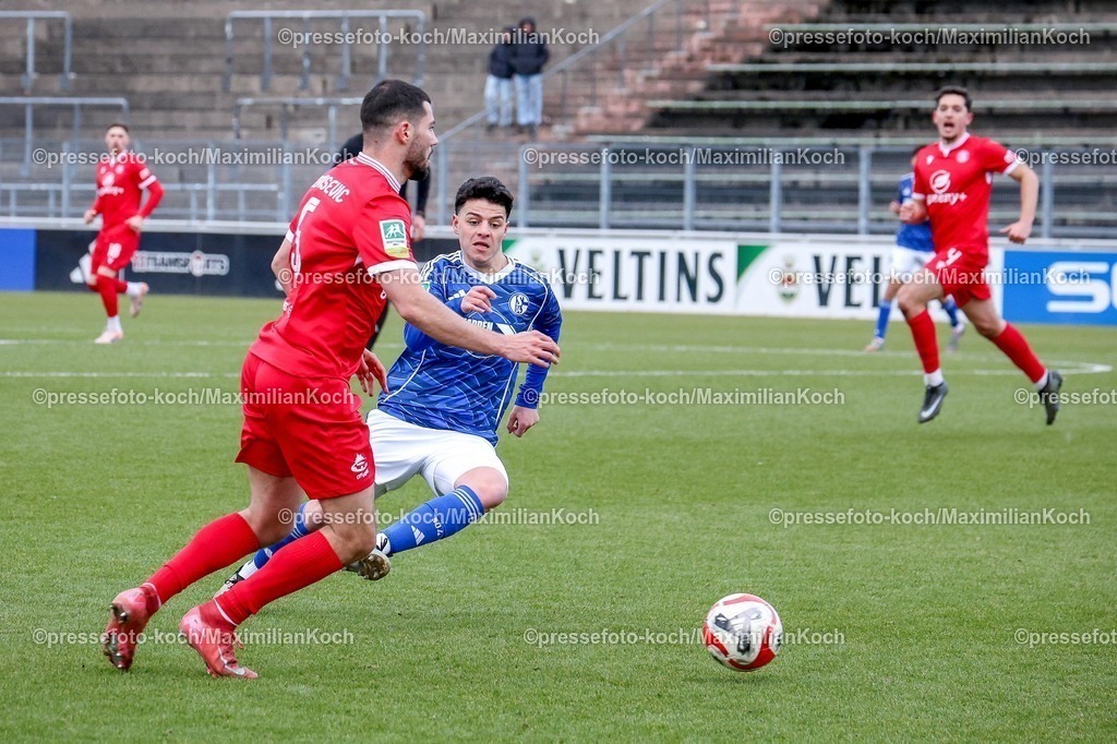 xSSCx15022601048 | 15.02.2026, xsscx, Herren Fussball, FC Schalke 04 U23 - Wuppertaler SV, Regionalliga West, 22. Spieltag, Parkstadion, Saison 2025 2026: Aldin Dervisevic (Wuppertaler SV #5) im Zweikampf gegen Andri Buzolli (FC Schalke 04 #14) DFB regulations prohibit any use of photographs as image sequences and or quasi-video. Photo: xSandraxScherningxPressefotoKochx
