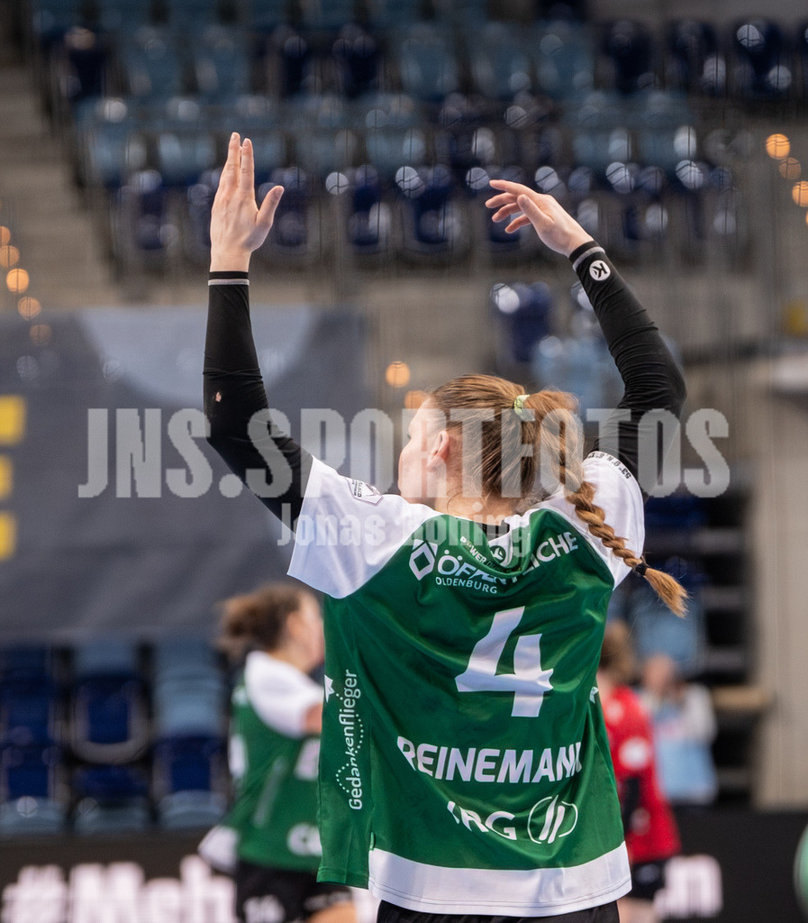 Handball I Frauen I Saison 2025-2026 I 1. HBF I 17. Spieltag I VFL Oldenburg - Thüringer HC I 0392 | Toni-Luisa Reinemann (4, VfL Oldenburg) - Realisiert mit Pictrs.com
