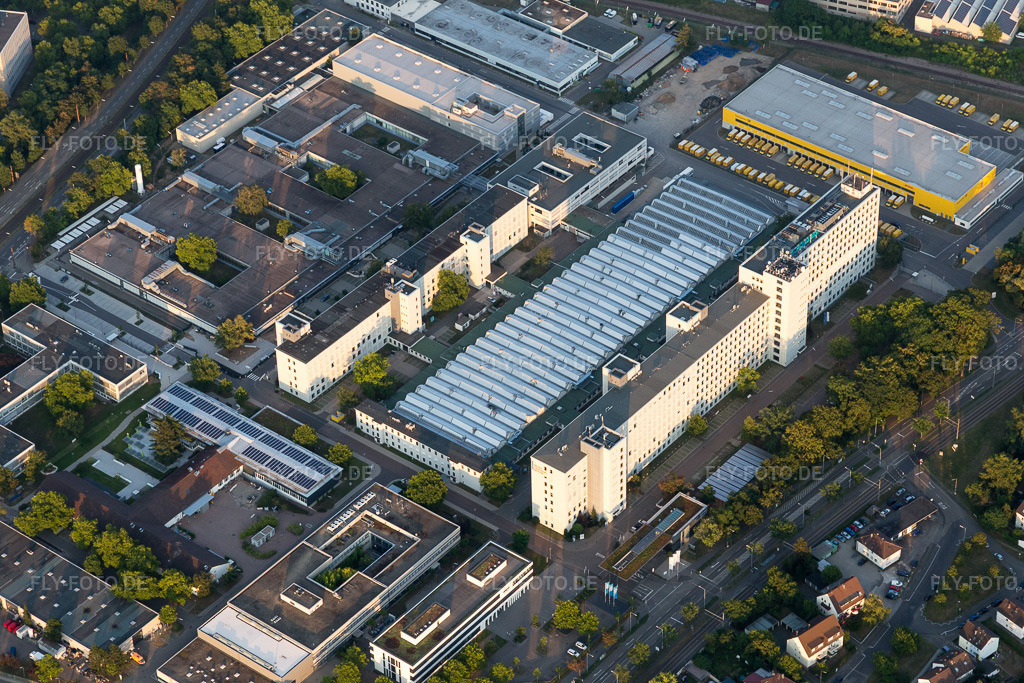 Luftbild: Werksgelände Siemens im Ortsteil Knielingen in Karlsruhe im Bundesland Baden-Württemberg in Deutschland. Foto: IMG_109222.jpg vom 25.07.2018 durch Werner Riehm/FLY-FOTO.de