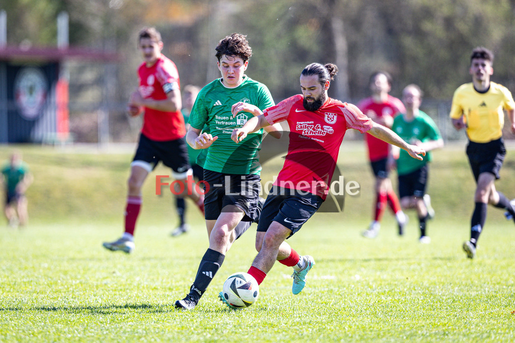 TSV Peißenberg gegen Lenggrieser SC | Fußball Herren Kreisliga Gruppe 1 Zugspitze 2025/26 19. Spieltag, TSV Peißenberg gegen Lenggrieser SC, 20260411,Zweikampf,2026-04-11 in Peißenberg (Sportzentrum Peißenberg, Platz 1), Georg MÜLLER (Lenggries SC 18), Ramon MESSNER (TSV Peißenberg 10)Copyright: WolfgangxLindner www.foto-lindner.de