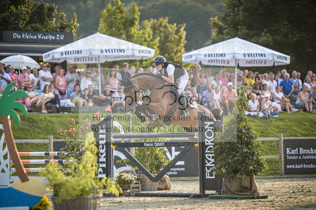 DOS_0624 | Entdecke hochwertige Reitturnierfotos von Foto Oger. Professionell, emotional und authentisch – jetzt Lieblingsmomente im Shop bestellen.Deutschlandweite Turnierfotografie. - Realisiert mit Pictrs.com