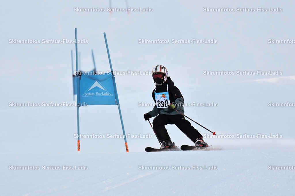 SRF_25.12.2025_0275 | Skirennfotos,Serfaus,Fiss,Ladis,Kinderskirennen,Winter,Tirol,Oberland,skirace,SFL,feelfree,weil wir's genießen,ski,Ski,skifahren,Sonnenplateau, - Realisiert mit Pictrs.com