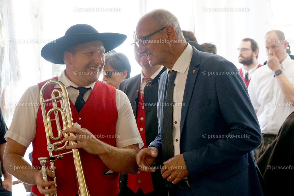 h-news-2023-Juli23-Regimentsschuetzenfest4-Steeg-ZELT-DSC07562 | Info aus dem Bezirk Reutte/Ausserfern Tirol sowie eine umfangreiche Bilddatenbank über die gesamte Region: Lechtal, Talkessel Reutte, Tannheimertal, Zwischentoren. Lech, Plansee, Zugspitze, Grenztunnel, B179, Fernpassstraße, Verkehr, Lawinen, Tradition, - Realisiert mit Pictrs.com