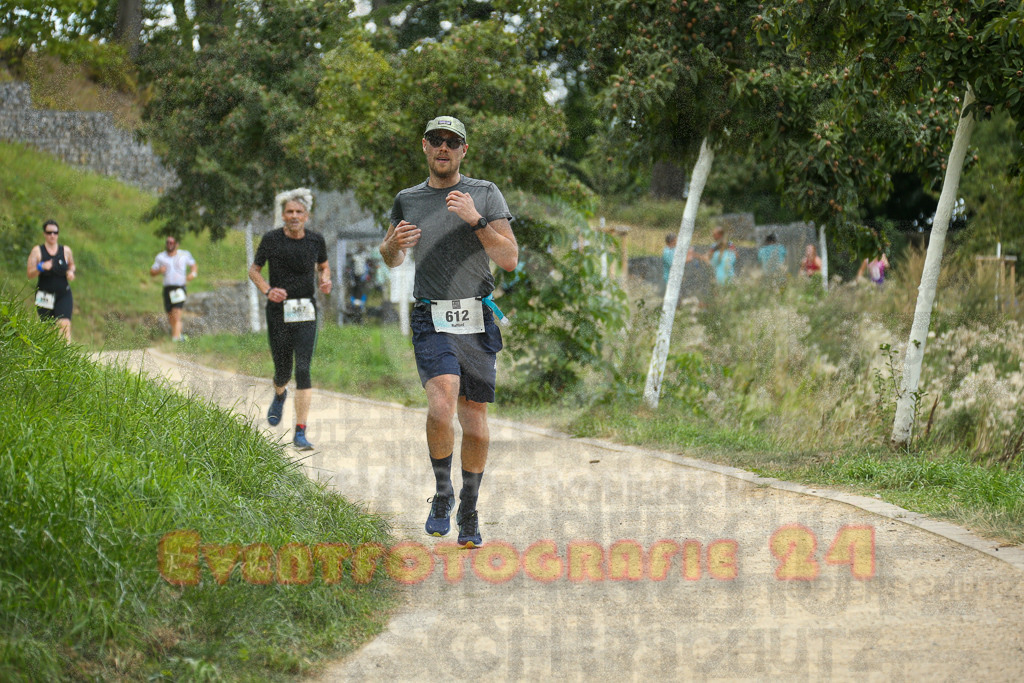 250824_1424_EX1_6058 | Sportfotografie im Rhein-Sieg Kreis, Köln, Bonn, NRW, Rheinland Pfalz, Hessen, etc. Unser Tätigkeitsfeld umfasst den Laufsport vom Volkslauf über den Marathon, Duathlon, Triathon bis zum Ultralauf wie Kölnpfad Ultra oder Schindertrail.