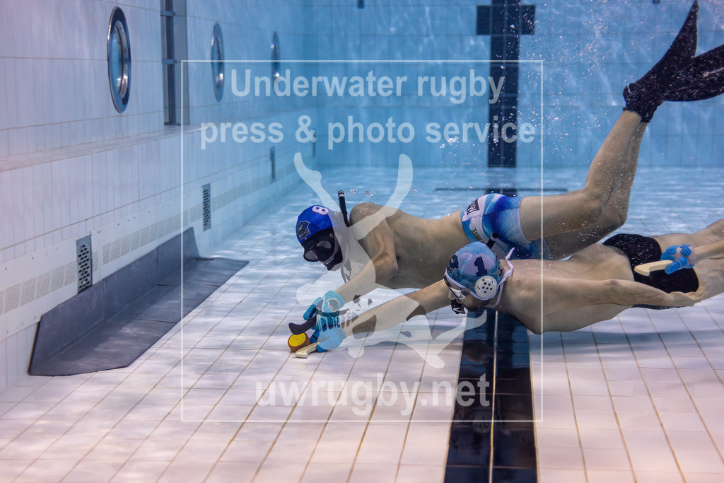 Unterwasser-Hockey: Rückrunde Liga 2023/2024 - Bild 2 | München 2 in blau gegen München 1 in weiß, beide bayerischen Mannschaften gehören zum Unterwasserhockey München e.V. - Realisiert mit Pictrs.com