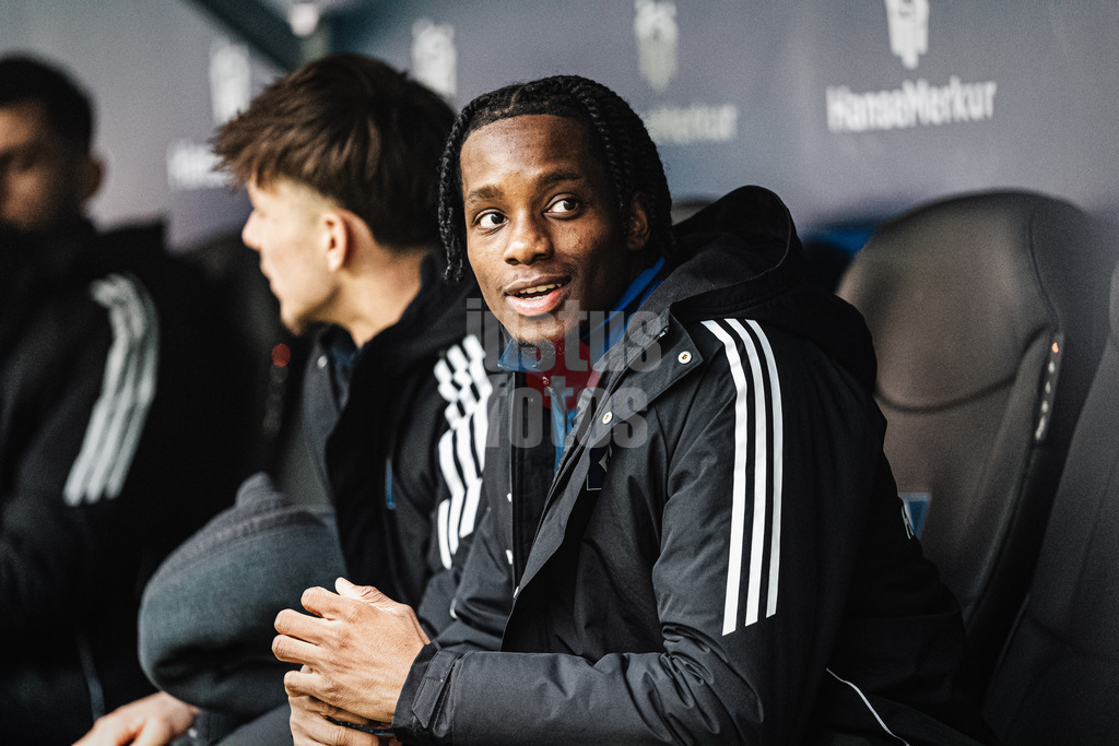 Fußball | Männer | Saison 2024/2025 | 2. Fußball-Bundesliga | 20. Spieltag | Hamburger SV vs. Hannover 96 | 02.02.2025 | Adedire Mebude (#16, HSV) auf der Bank