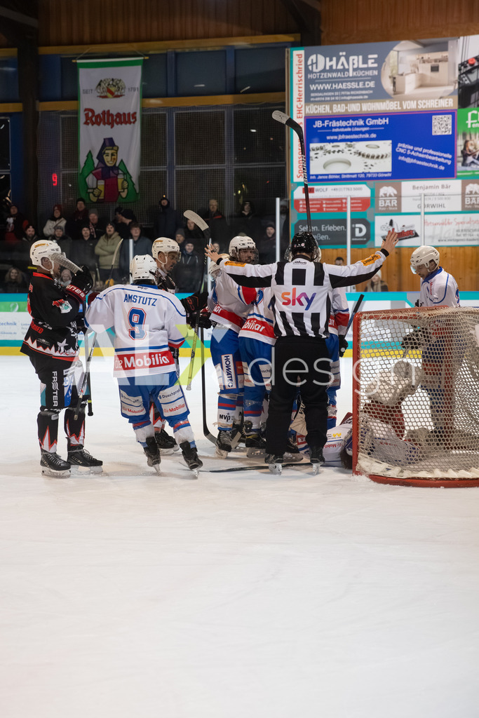 Eishockey I Herren I Saison 2025-2026 I Regio League | 3. Liga Regular Season Gr. 1 ZS | Men I 17. Spieltag I EHC Herrischried - HC Wohlen Freiamt I 01.02.2026 | Hochwertige Sportfotos kaufen & lizenzieren für Medien, Vereine, Agenturen & Sportler:innen. Entdecke professionelle Sportfotografie im Bildshop von Alexander Franzen. - Realisiert mit Pictrs.com