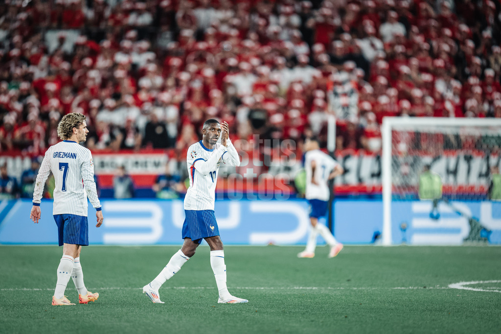 Fußball | Herren | UEFA-Fußball-Europameisterschaft 2024 | Gruppe D | Österreich vs. Frankreich | 17.06.2024 | Ousmane Dembele (#11, Frankreich) applaudiert den Fans nach seiner Auswechslung