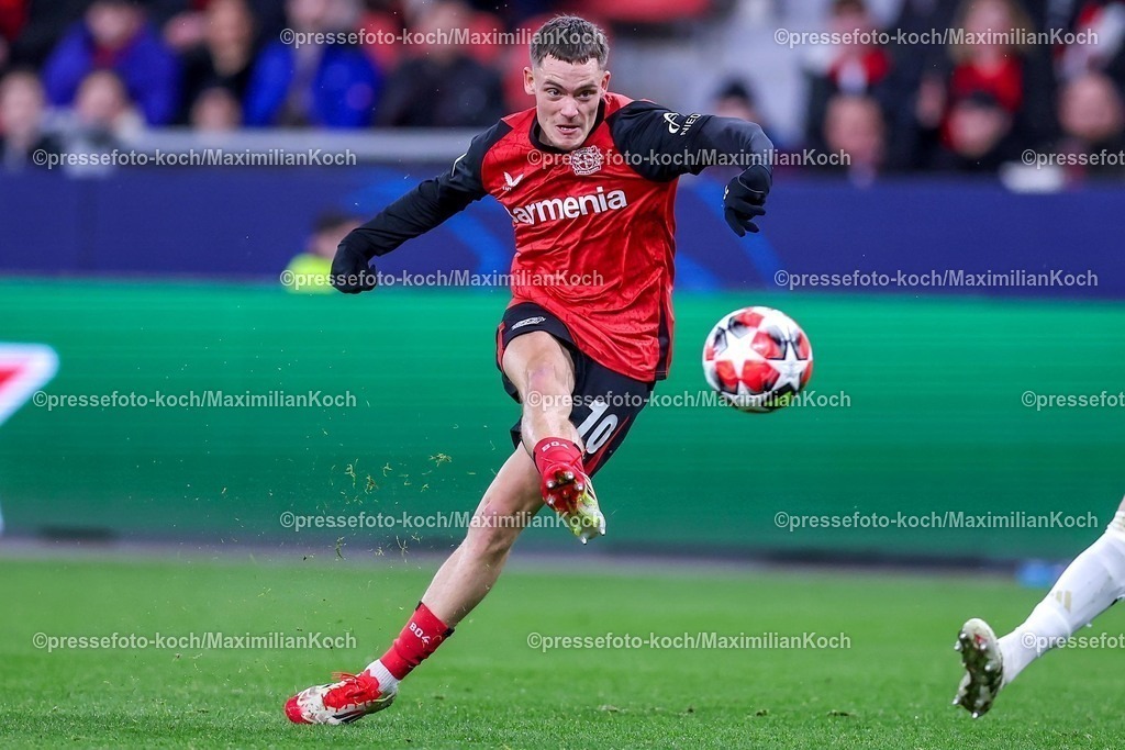 UCL29012501021 | 29.01.2025, Fußball, Bayer 04 Leverkusen - AC Sparta Prag, UEFA Champions League, 8. Spieltag, BayArena, Saison 2024 2025: Florian Wirtz (Bayer04 Leverkusen #10) Schuss auf das Tor
