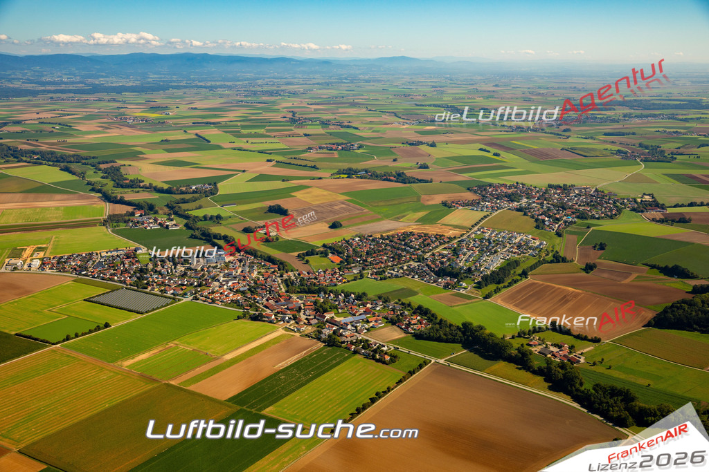 Das Luftbild zeigt :  Salching - Die Luftaufnahme wurde 2023 vom UL-Flugzeug aus erstellt ( keine Drohne ) - Hochauflösende Luftaufnahme - Für grossformatige Ausdrucke geeignet. Die Geschenkidee !Mit Lizenz und Bildrechte bestellbar