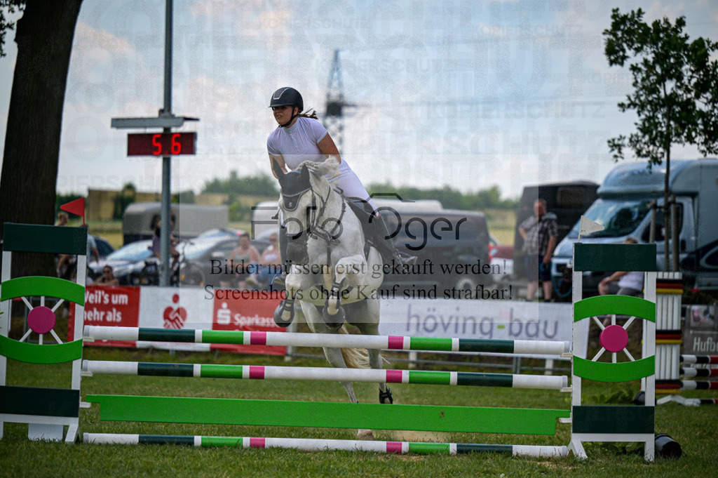 Reitturnier Voxtrup | Entdecke hochwertige Reitturnierfotos von Foto Oger. Professionell, emotional und authentisch – jetzt Lieblingsmomente im Shop bestellen.Deutschlandweite Turnierfotografie. - Realisiert mit Pictrs.com