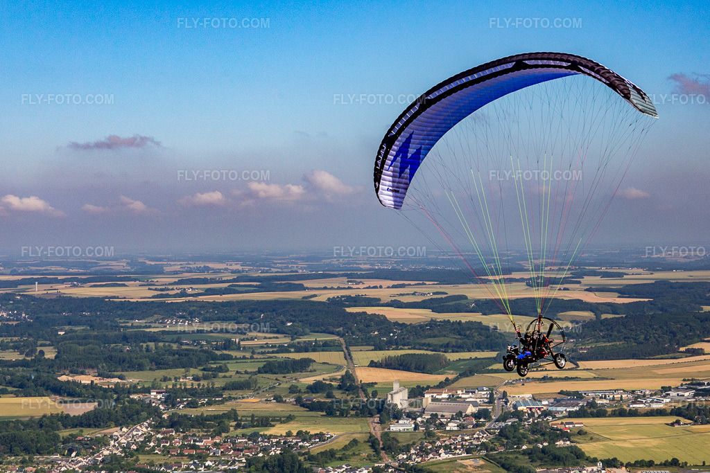 Aerial view: View of the town in Lavardin in the state Loir et Cher, France. – Photo: IMG_081172.jpg taken on 06/19/2015 by Werner Riehm/FLY-FOTO.com – Resolution of the original: 4314 x 2876 px