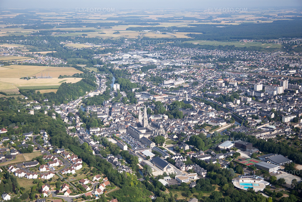 Aerial view: View of the town in Vendôme in the state Loir et Cher, France.Photo: IMG_081070.jpg taken on 06/19/2015 by Werner Riehm/FLY-FOTO.comResolution of the original: 5472 x 3648 px